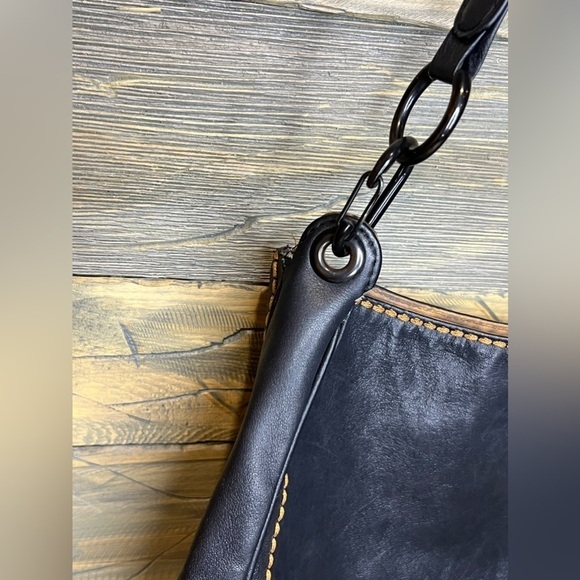 BIN048.6 Black Shoulder Bag - Picture 4 of 6